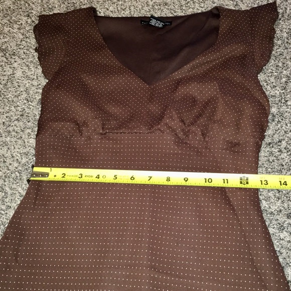 SOLD - beautiful flattering dress, size 4 see pics - Picture 2 of 11